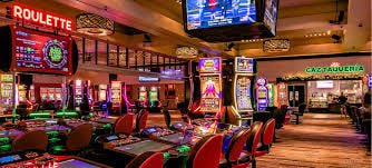 bmkk APP download လုပ်ပြီး Myanmar မြို့ကြီးတစ်ခုတွင် slot games ကစားနေသော ကစားသမားများ မြင်ကွင်း